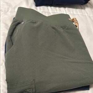 FIGS Women’s Jogger Scrub Pants